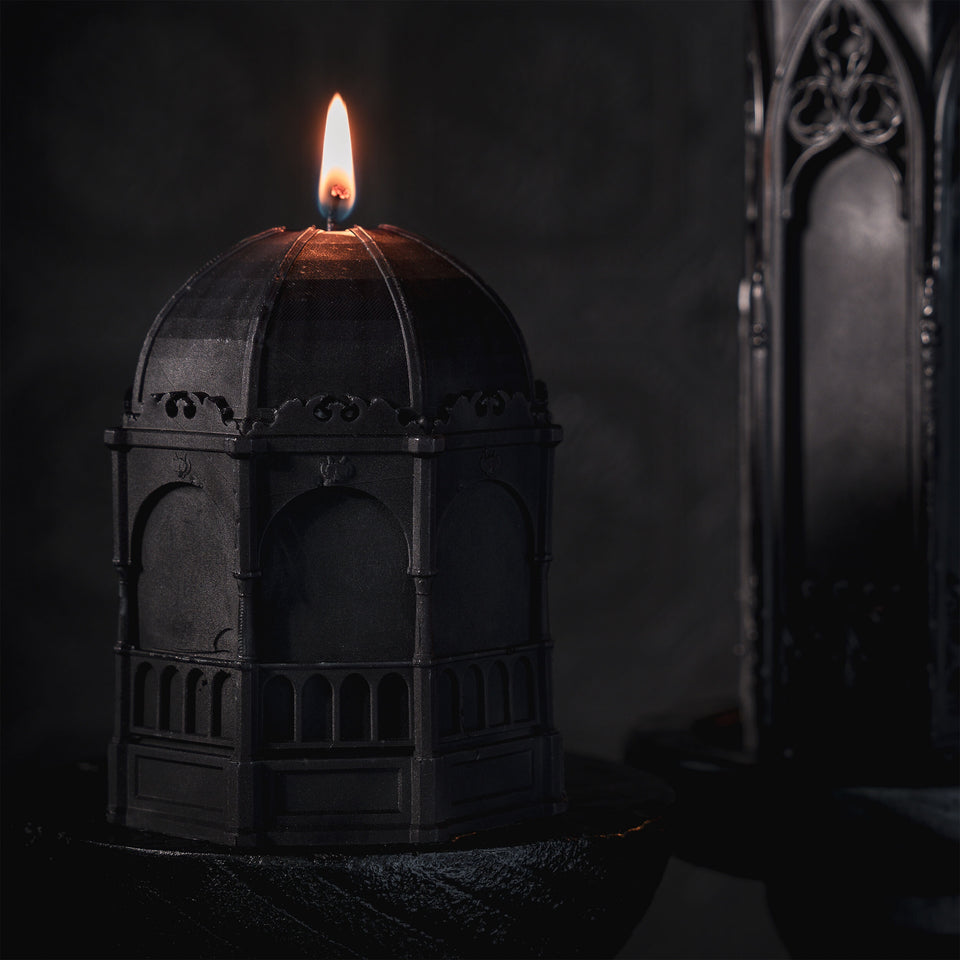 Schwarze gotische Kerze der Basilika