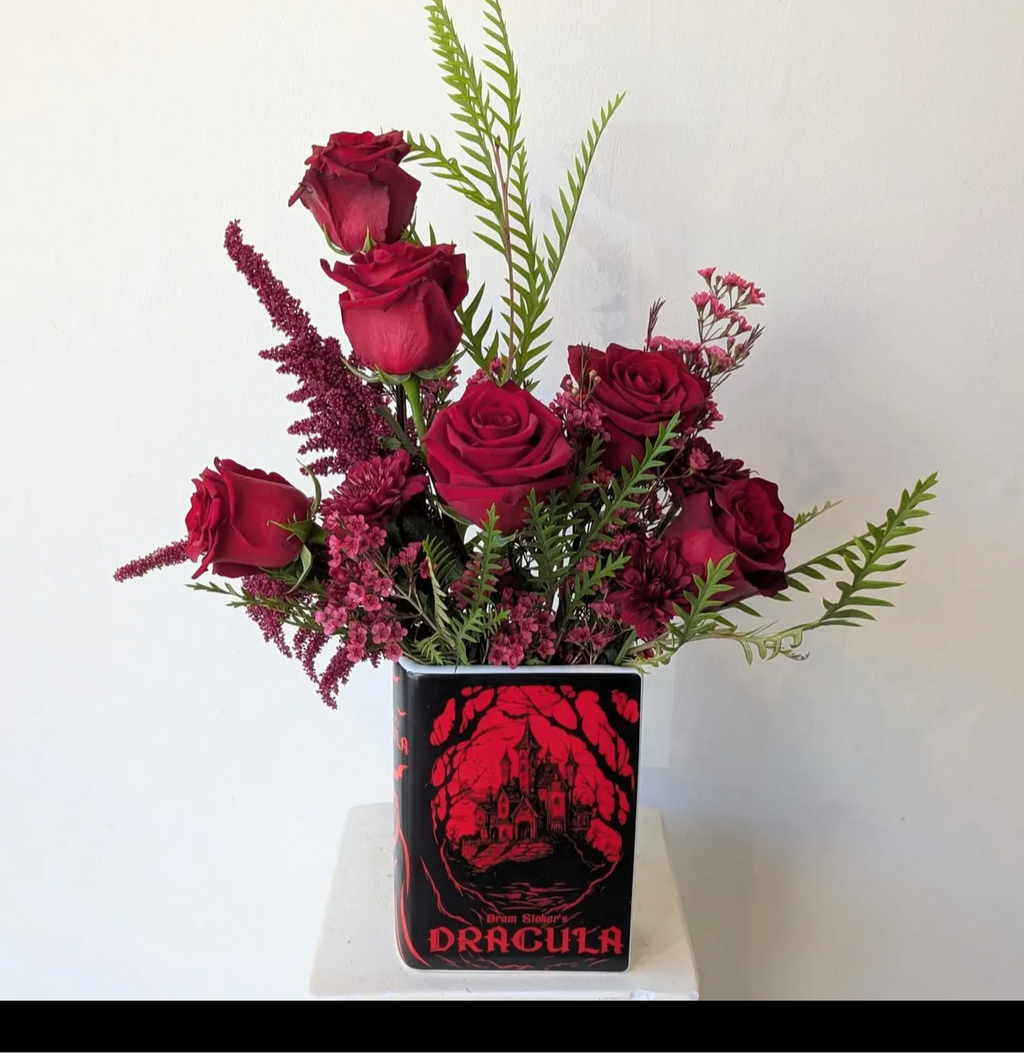 Bram stokers Dracula book vase