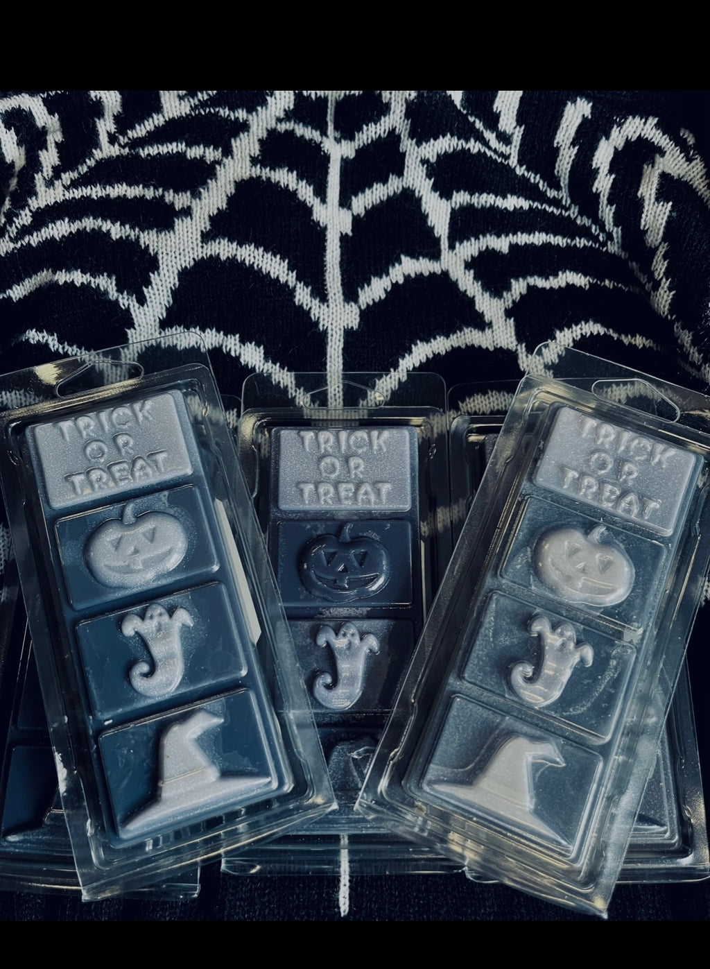Trick r treat black white wax melt snap bar