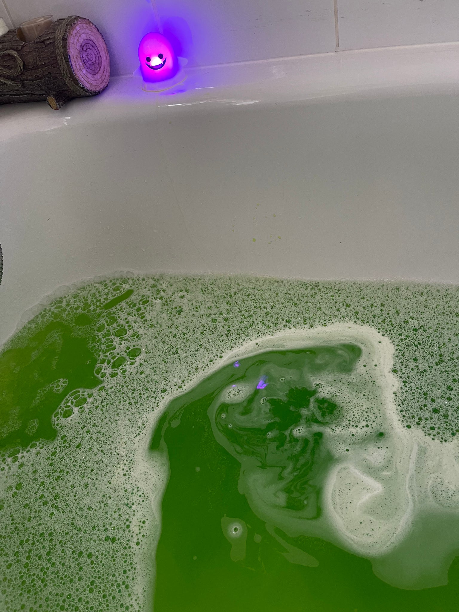 Baby ghost light up hex kids bathbomb