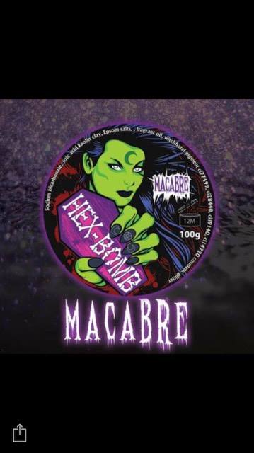 Macabre Hexbomb Badebombe – Gothic Style, Mit Schwarzkümmelöl, Ton Und Glitzer, Duft Apfel-Holunder