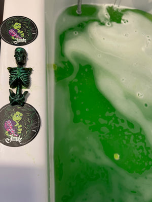 coffin Skeleton Hexbomb bathbomb large